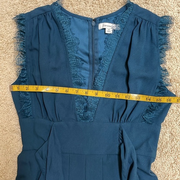 Francesca’s Teal Blue Mira Eyelash Lace Plunge Neckline Wide Leg Jumpsuit Sz XS - Picture 8 of 15